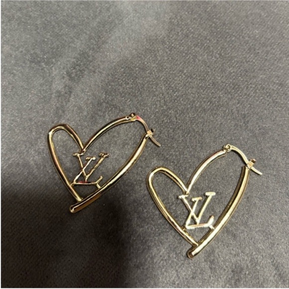Louis Vuitton Heart-Shaped Earrings - Picture 5 of 6